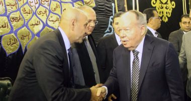 سامى عنان ومصطفى حجازى والسفير البحرينى يشاركون فى عزاء يحيى الجمل 