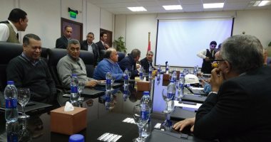 بالصور.. وزير الكهرباء يتفقد محطة البرلس ويعقد اجتماعا مع المسئولين