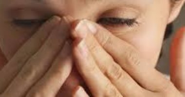 سيلان الأنف والعطس من أعراض ظهور الزوائد الأنفية