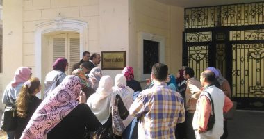 وقفة للعاملين بالمراكز الاستكشافية أمام "التعليم" احتجاجا على إنهاء ندبهم
