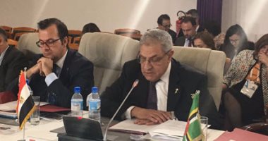 محلب يعلن أمام "الفرانكفونية" عن تقديم منح للدارسين الأفارقة