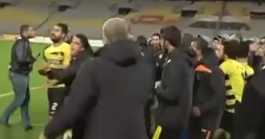 بالفيديو.. بعد أحضان البداية بين "ميدو والعميد".. النهاية اشتباكات وخناقات