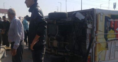 مصرع 3 أشخاص وإصابة رابع فى حادث تصادم سيارتين بأسوان