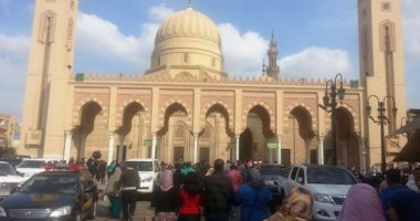 خبراء المفرقعات يفحصون "جسم غريب" داخل مسجد السيد البدوى بطنطا