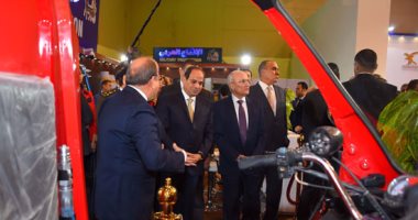 السيسى يتفقد جناح هيئة البريد فى أول أيام معرض القاهرة الدولى للاتصالات