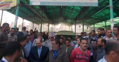 مساعد وزير الداخلية يتفقد مواقف السيارات للتأكد من عدم زيادة الأجرة