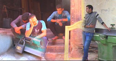 بالصور.. قرية كتامة بالغربية قلعة صناعة الأثاث تنهار بعد غلاء الأسعار.. الورش تغلق والعمال "اتسرحوا" بعد هوجة غلاء الأخشاب.. 6 آلاف ورشة ومعرض مهددون.. وأصحاب الورش: المنطقة الصناعية تحولت لمقلب قمامة