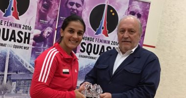 الاتحاد الدولى للإسكواس يكرم أمنية عبد القوى