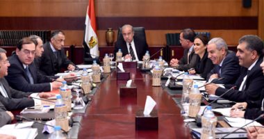 بالصور.. بدء اجتماع المجموعة الاقتصادية لمتابعة مناقشة قانون الاستثمار الجديد