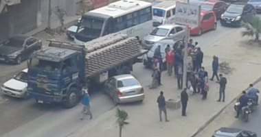 بالفيديو.. توقف حركة المرور بشارع اللبينى بسبب حادث تصادم