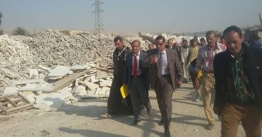 بالصور..نائبة محافظ القاهرة: إزالة التعديات على أرض بالمنطقة الصناعية بالخليفة