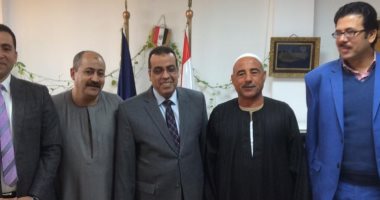 نائب رئيس جامعة قناة السويس يناقش التعاون مع  وفد نقابة الفلاحين بالإسماعيلية