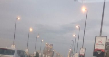 بالصور.. قارئ يرصد أعمدة إنارة كوبرى أكتوبر مضاءة نهارًا