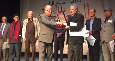 بالصور.. تأكيدا لانفراد اليوم السابع..إبراهيم أبوسنة يفوز بجائزة ملتقى الشعر العربى
