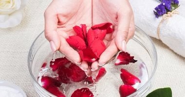 للعناية بالبشرة.. 3 وصفات طبيعية بماء الورد تجعلها نقية ومتوهجة 
