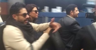 محمد حماقى يعود من أمريكا بعد حصوله على "بيج آبل"..وجمهوره يستقبله بالمطار