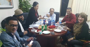 بوسى تتعاقد على "العودة" وأسرة المسلسل تحتفل بعيد ميلادها