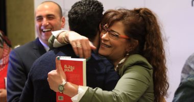 اعرف ماذا دار بين فاطمة ناعوت وإسلام بحيرى فى حفل توقيع "رحلة الدم"