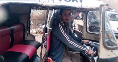 سائق توكتوك يعانى من شلل نصفى يطالب وزارة الصحة بعلاجه