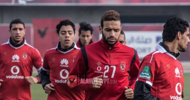 الأمن يفصل بين أعضاء الأهلى والمصرى.. واستنفار ببرج العرب