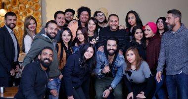 بالصور.. نجوم "ستار أكاديمى" يحتفلون بعيد ميلاد منظم الحفلات محمد منصور