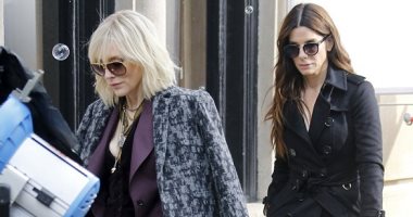 ساندرا بولوك وكيت بلانشيت تقبلان بعضهما للترويج لفيلم "Ocean’s 8"