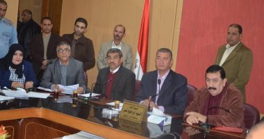 محافظ كفر الشيخ يتابع أعمال إنشاء طريق وكورنيش بركة غليون وإزالة التعديات