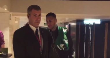 الكلاسيكو.. شاهد.. نيمار يدعم ضحايا شابيكوينسى فى كامب نو