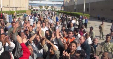 "القوى العاملة" بالمنوفية تنهى إضراب عمال مصنع النسيج بالسادات