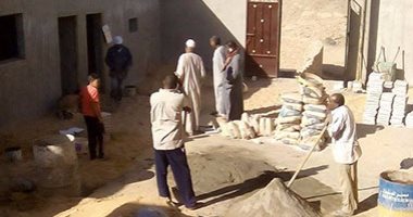 بالصور.. أهالى قرية بأسوان يطورون مدرسة عمرها 80 عاماً بالجهود الذاتية