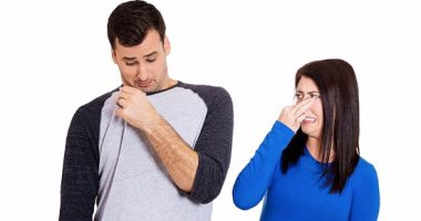 تعرف على الطرق الطبيعية للتخلص من رائحة العرق الكريهة