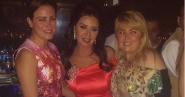 بالصور.. مها أحمد وإيمى وريهام عبد الغفور يحتفلن بعيد ميلاد رانيا يوسف