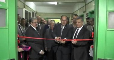 بالفيديو.. محافظ سوهاج يفتتح توسعات وحدة الأطفال حديثى الولادة