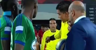 بالفيديو.. نور الدين يشرح للاعبى المقاصة سبب احتساب ركلة جزاء الأهلى