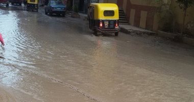 بالصور.. غرق شوارع عزبة بالإسكندرية فى مياه الصرف الصحى