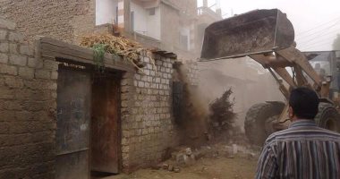 إزالة 13 حالة تعدى على أراضى أملاك دولة بمركز ديروط