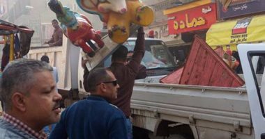 بالصور.. حى غرب شبرا الخيمة يشن حملة لإزالة الإشغالات بميدان المؤسسة