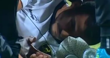 بالفيديو.. تصادم "فضائى" يتسبب فى سيل دماء لاعبى دجلة والإسماعيلى