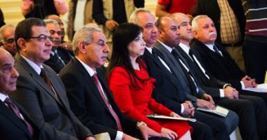 رئيس الوزراء يدعو لتبنى مشروع قومى بمشاركة الدولة لإحياء صناعة الغزل والنسيج
