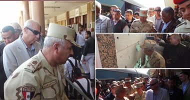 "السيسى يقطع تذكرة محبة للصعيد".. بالصور: اللواء كامل الوزير يتفقد محطة أسوان بعد إسناد تطويرها لـ"هندسية القوات المسلحة".. ويؤكد: لدينا تكليف رئاسى بسرعة الإنجاز.. والمحافظ: مبادرة مهمة لخدمة السياحة