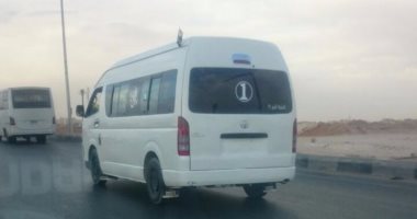 صحافة المواطن.. سيارة ميكروباص بدون لوحات معدنية فى مدينة 6 أكتوبر