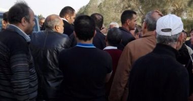 بالفيديو.. رجل الأعمال مدحت بركات يحاول منع لجنة الأراضى من عملها