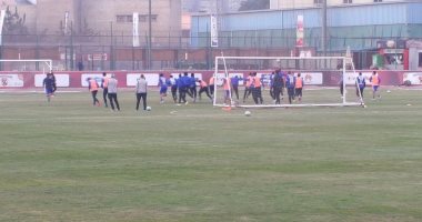 بالفيديو.. الأهلى يستعد لسموحة بتقسيمة "كرة يد"