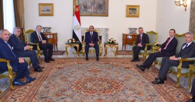 "حل أزمة اللاجئين عند الرئيس".. السيسي يشدد على ضرورة تكثيف التشاور والتنسيق بين مصر والاتحاد الأوروبى.. ويؤكد لوفد البرلمان الأوروبى: التوصل للحل الجذري يتطلب استعادة الاستقرار بـ"دول الأزمات" 