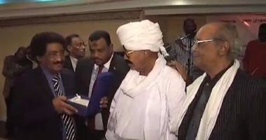 سفير السودان فى مصر يكرم عمالة الفن السودانى فى احتفالية بالقاهرة
