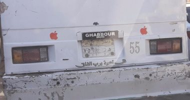 قارئ يرصد سيارة ميكروباص تسير بلوحات معدنية مطموسة فى ميدان الإسعاف