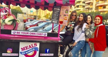 "رولا" طالبة ثانوى تحلم بمشروع خاص فأهدتها أمها "عربية بطاطا وحلبسة"