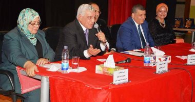 بالصور.. زاهى حواس من الصعيد يطالب باستعادة الآثار المنهوبة من الخارج