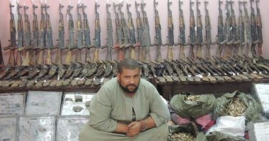 قاضى المعارضات بقنا يجدد حبس المتهم بجلب 90 بندقية 30 يوما على ذمة القضية