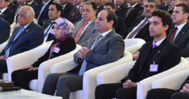 السيسى للمصريين: "عايزين البلد تقوم بجد.. لازم يكون فيه التزام وانضباط"
